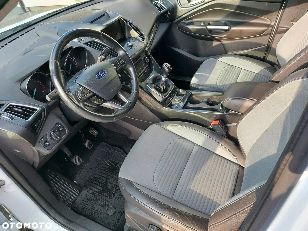 Ford Kuga - 13