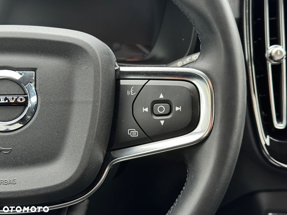 Volvo XC 40 T3 Momentum Pro - 17