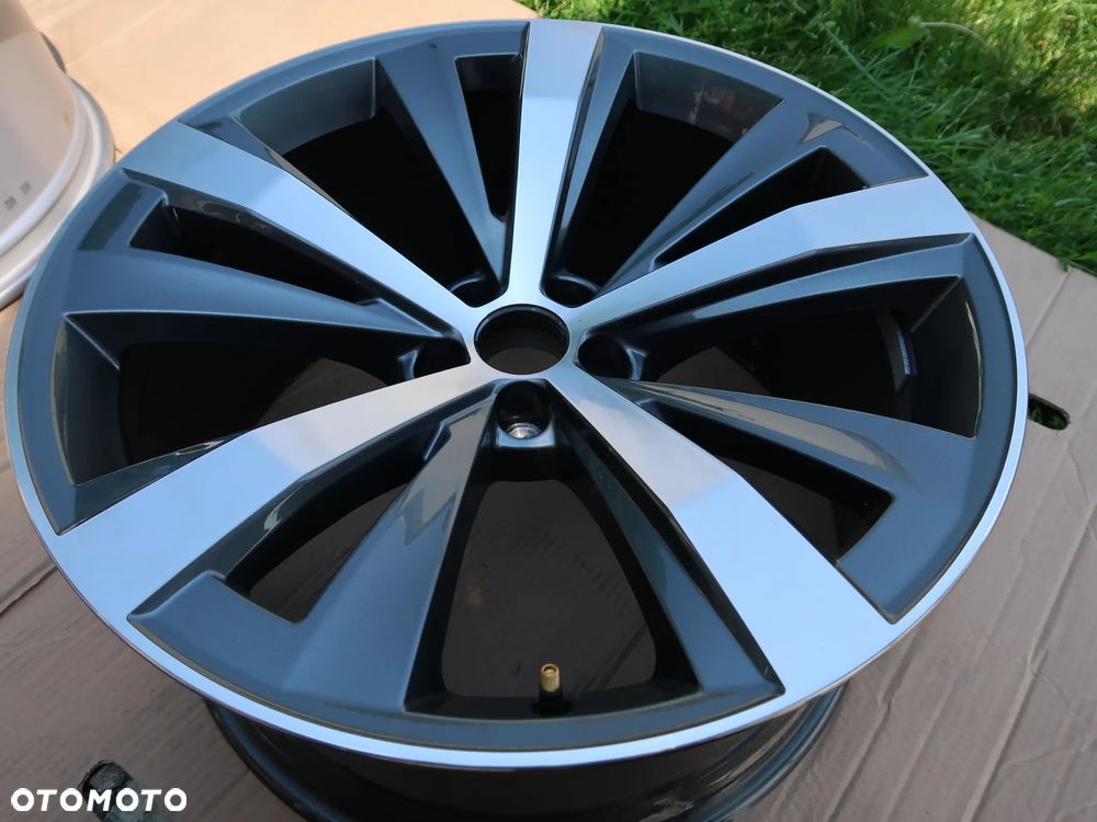 FELGA AUDI Q7 Q8 21'' 4M8601025AA - 3