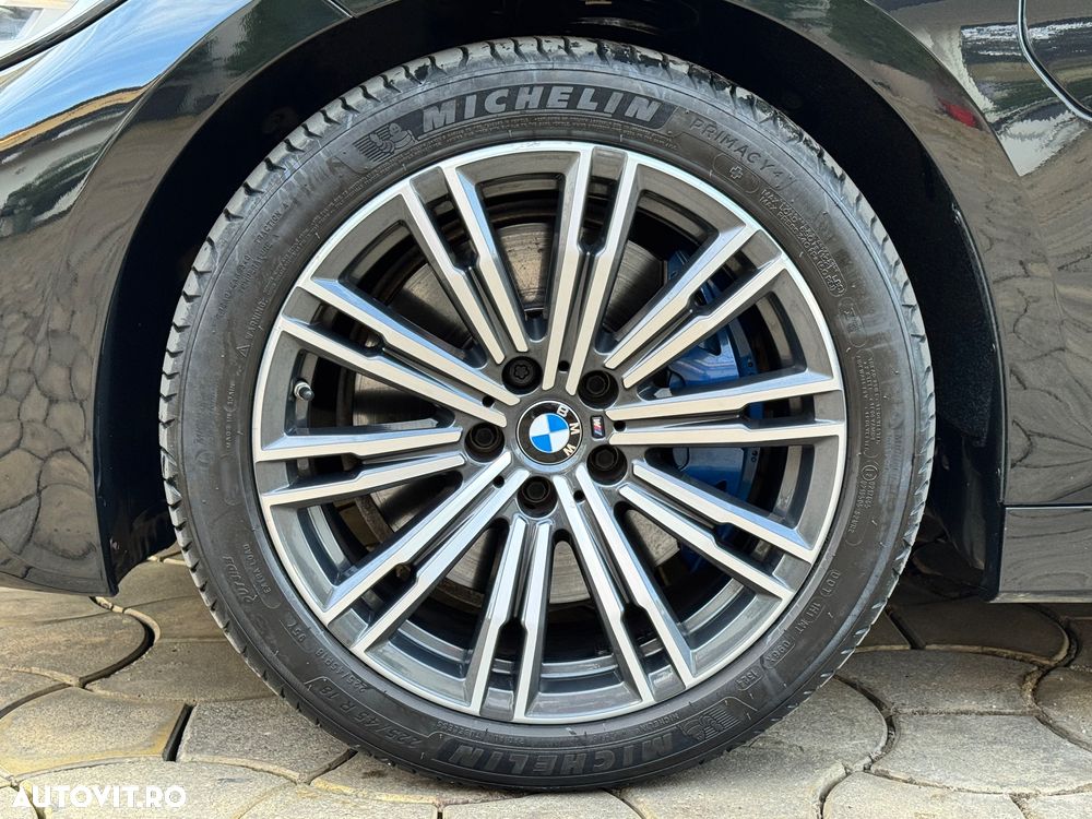 BMW Seria 3 330e Aut. M Sport - 25