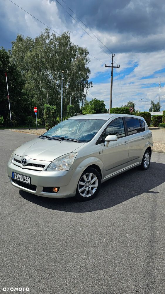 Toyota Corolla Verso 2.2 D-4D Gold - 2