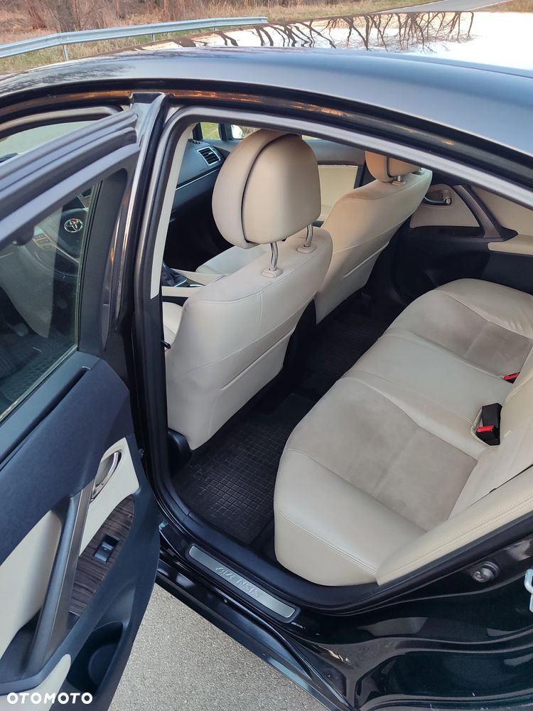 Toyota Avensis 1.8 Premium - 14