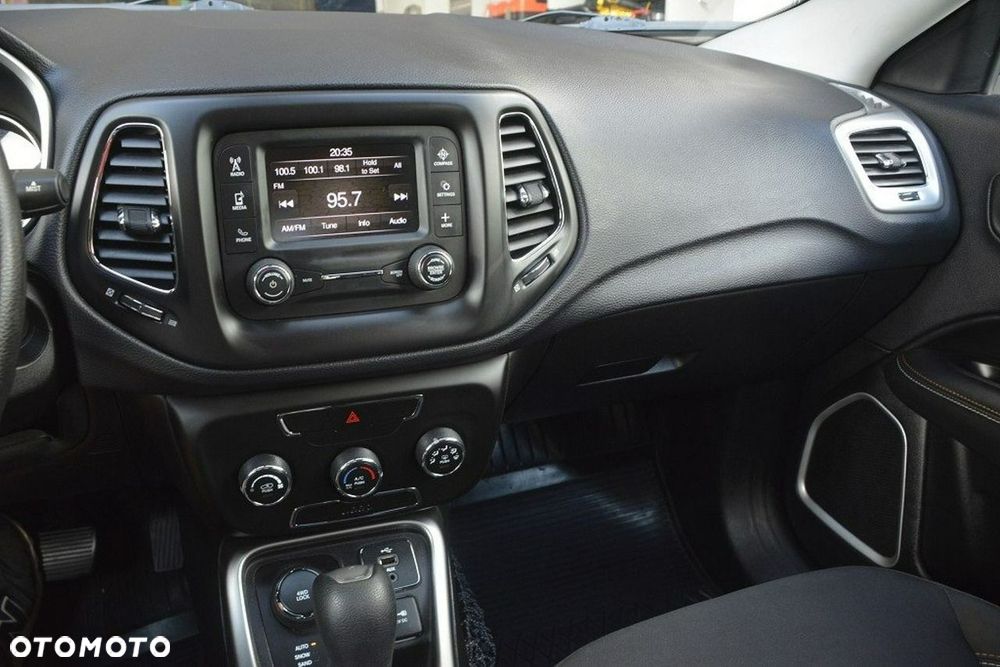 Jeep Compass - 24