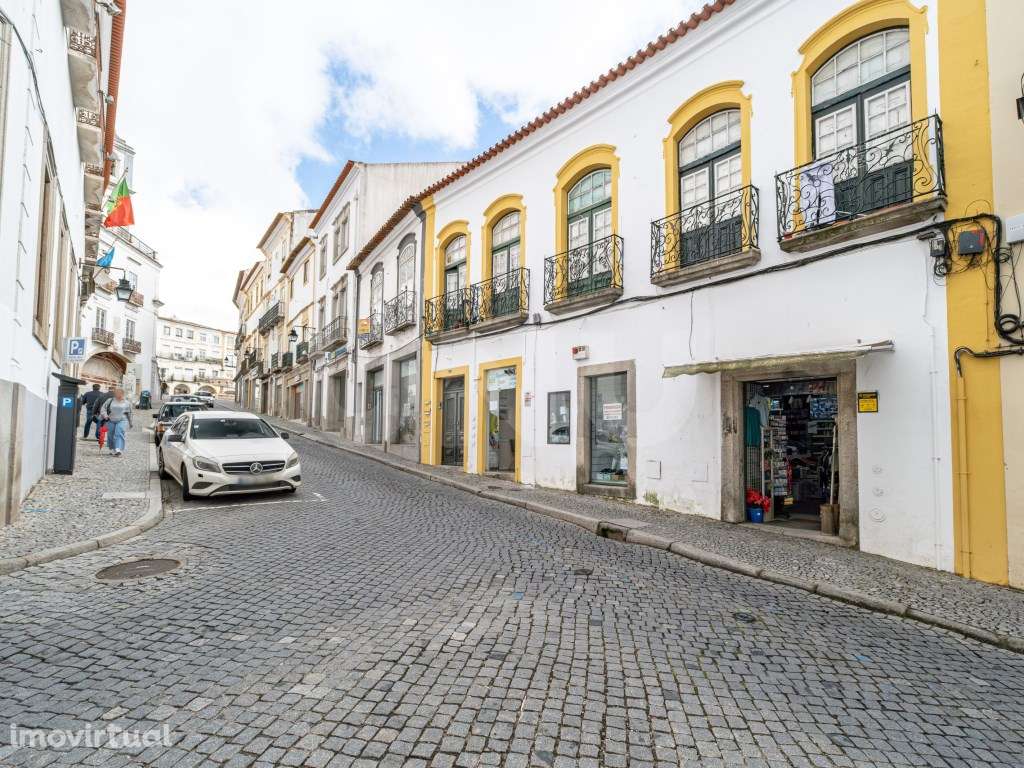 Prédio situado na Rua Serpa Pinto- Évora - Grande imagem: 5/28