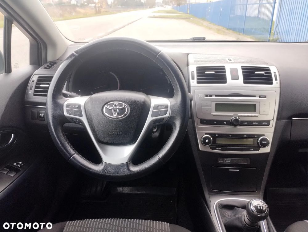 Toyota Avensis 2.0 D-4D Sol - 24