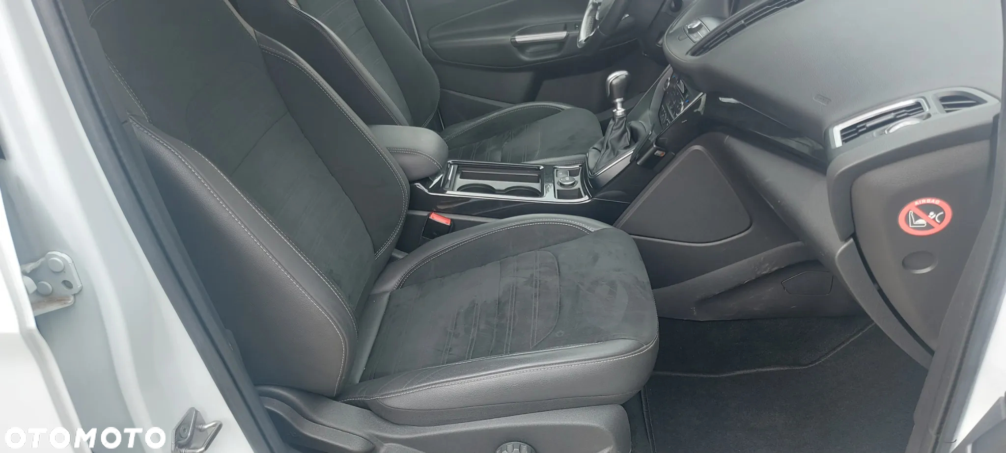 Ford Kuga 1.5 EcoBoost 2x4 ST-Line - 19
