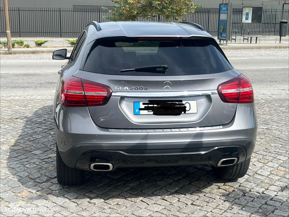 Mercedes-Benz GLA 200 d Activity Edition - 4