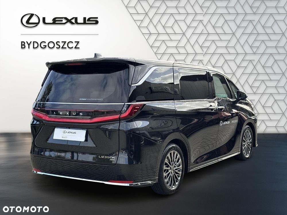 Lexus LM - 6