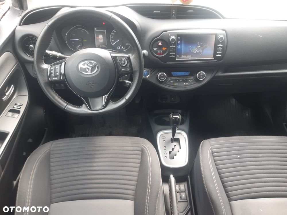Toyota Yaris Hybrid 100 Premium - 11