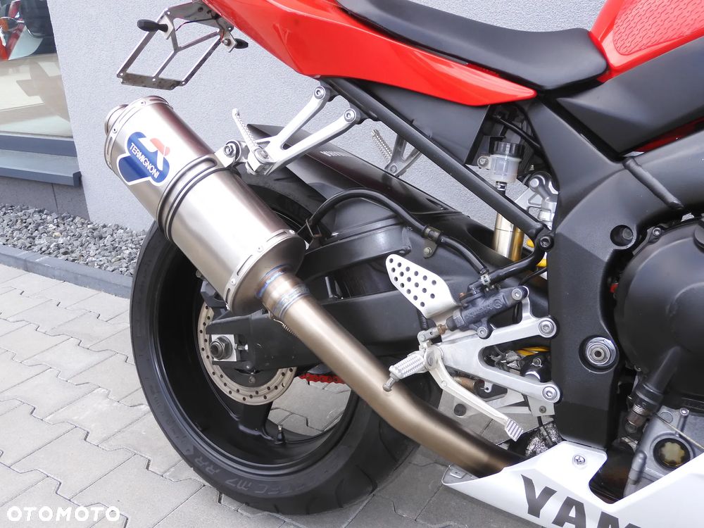 Yamaha R1 - 12
