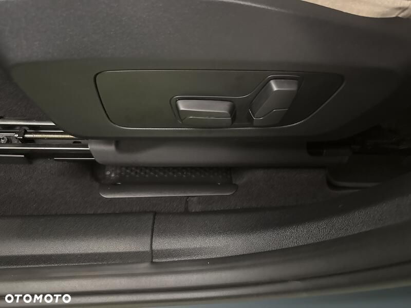 BMW X1 xDrive23d mHEV - 17