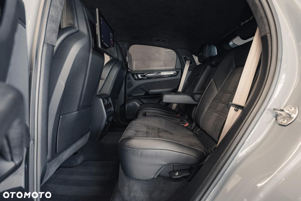 Porsche Cayenne Turbo GT - 15