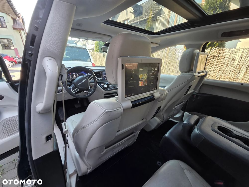 Chrysler Pacifica - 30