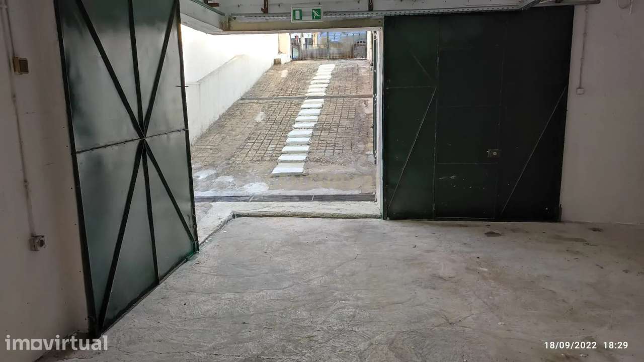 Vende-se Armazém / Garagem no Seixal - Grande imagem: 2/14