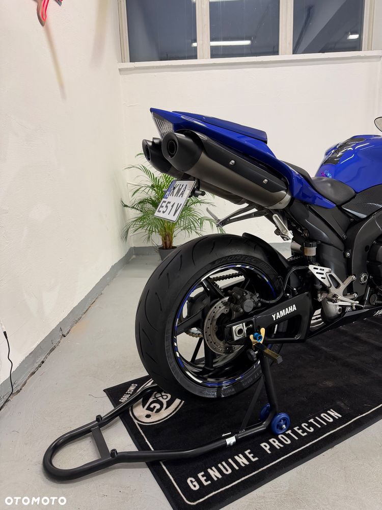 Yamaha R1 - 17
