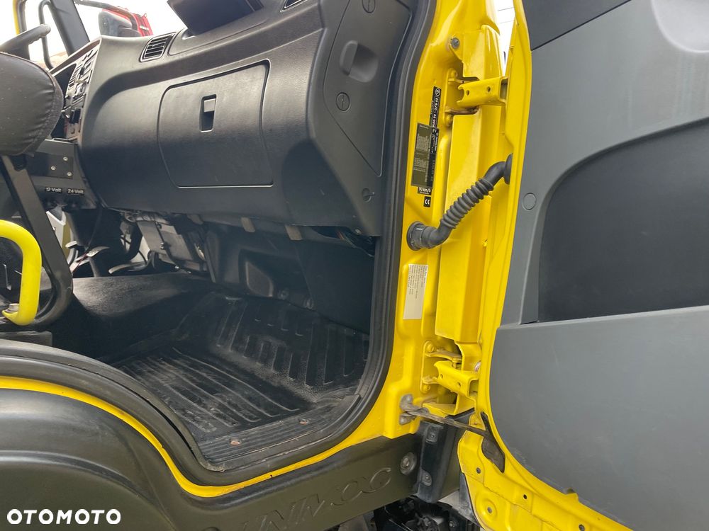 Mercedes-Benz Unimog u 20  pojazd specjalny traktor rolniczy wywrotka pojazd komunalny zimowego utrzymania dróg - 35