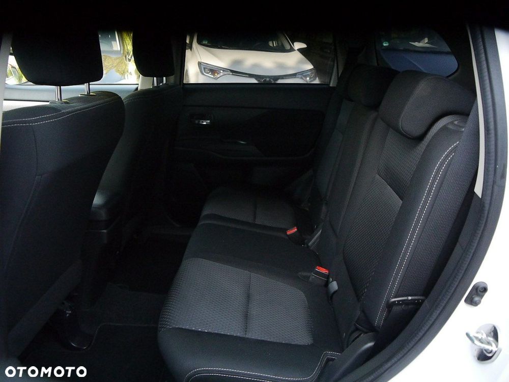 Mitsubishi Outlander 2.2 DI-D 4WD Automatik Diamant Edition+ - 34