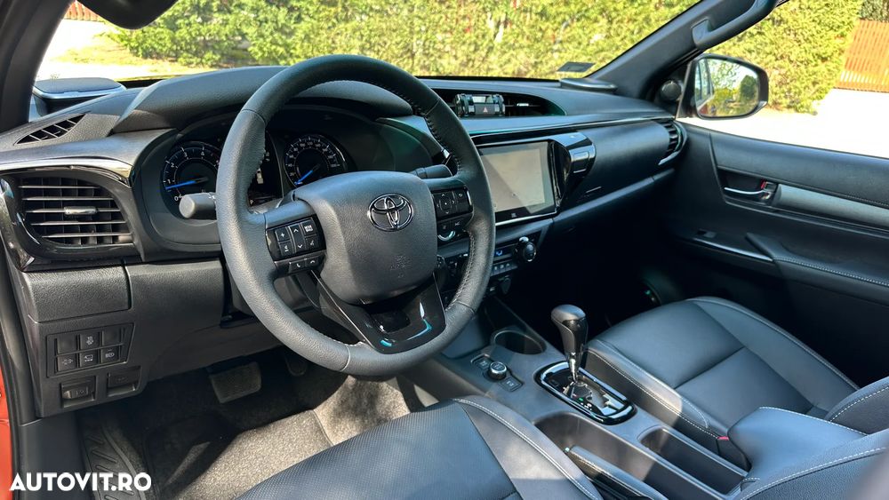 Toyota Hilux 2.8D 204CP 4x4 Double Cab AT MHEV Invincible Color Edition (3E5) - 19