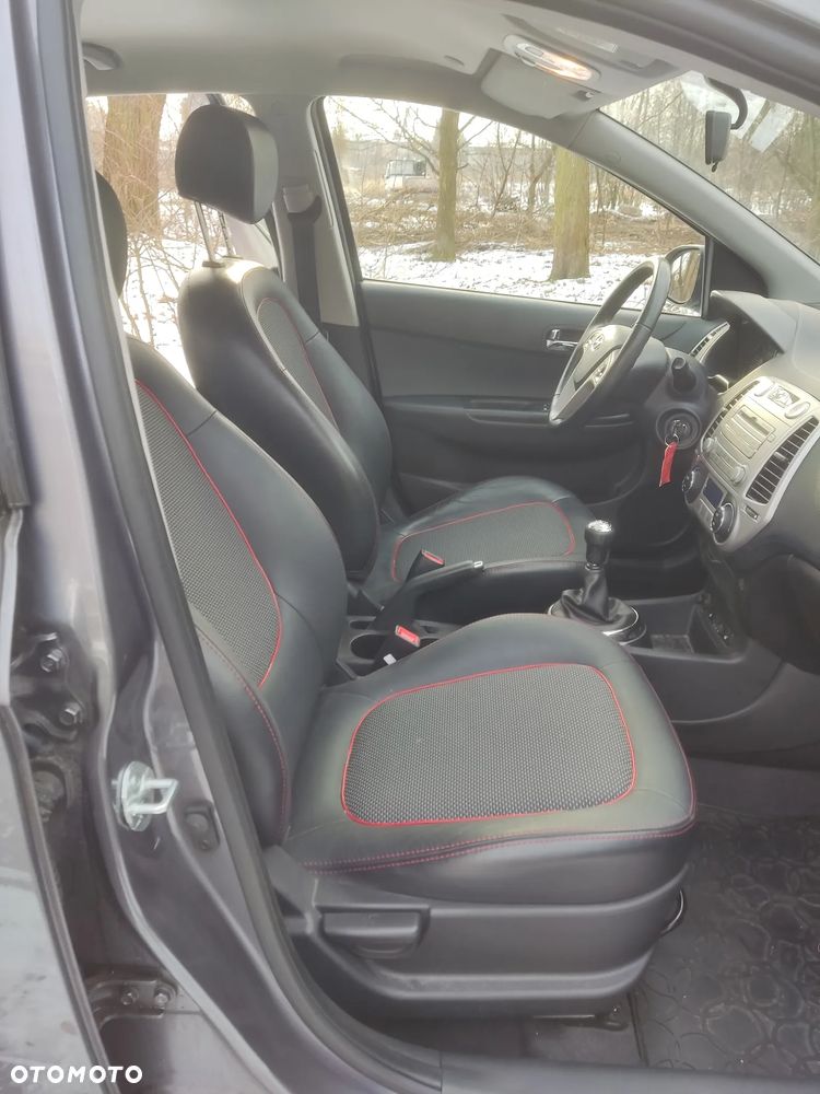 Hyundai i20 1.2 FIFA WM Edition - 13