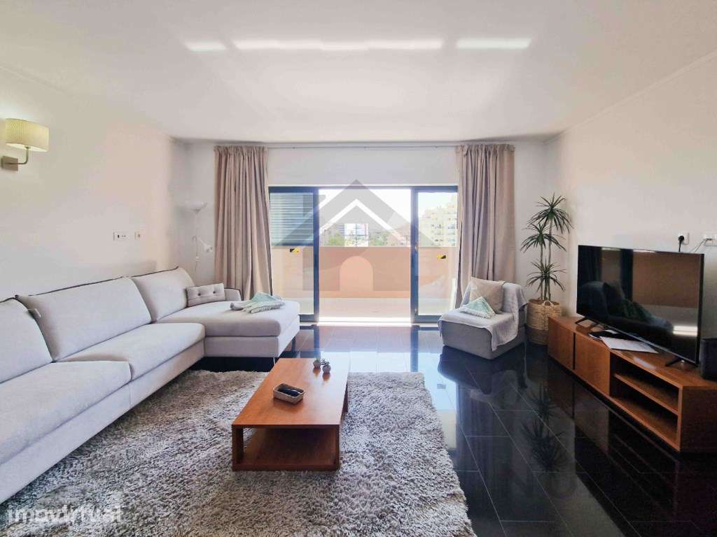 Apartamento T1 com Piscina e Vista Mar para venda na Praia da Rocha - Grande imagem: 2/24