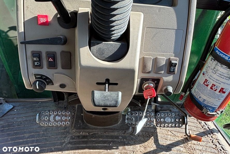 John Deere 5820 , rok 2005 , ideal stan + TUR - 6