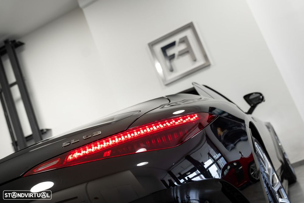 Mercedes-Benz SL 63 AMG 4Matic+ - 9