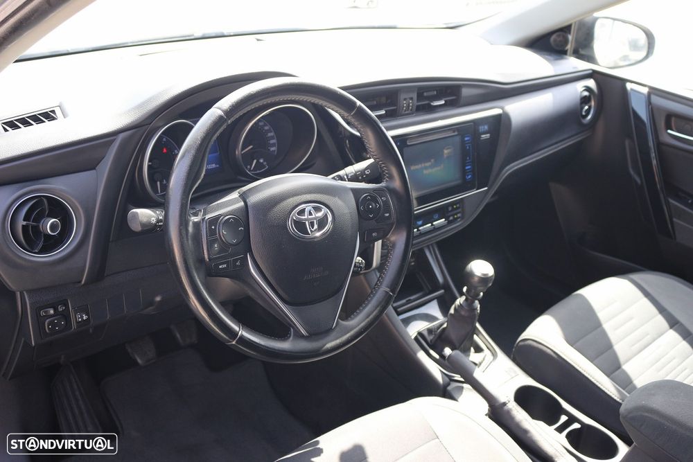 Toyota Auris Touring Sports 1.4 D-4D Comfort+Pack Sport - 24