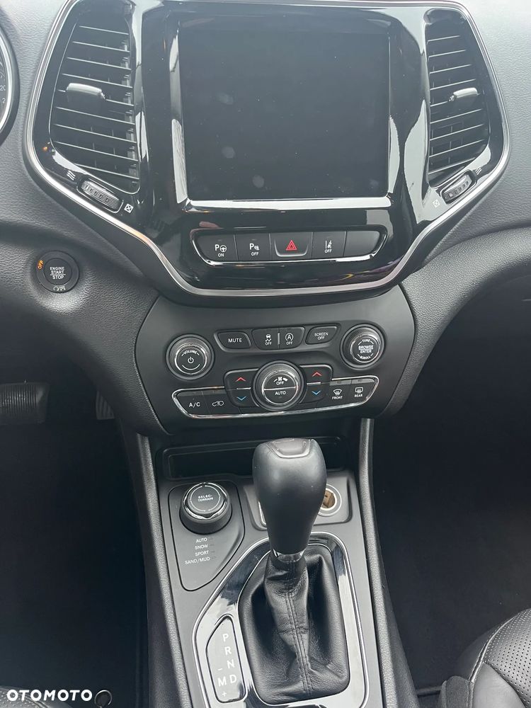 Jeep Cherokee - 20