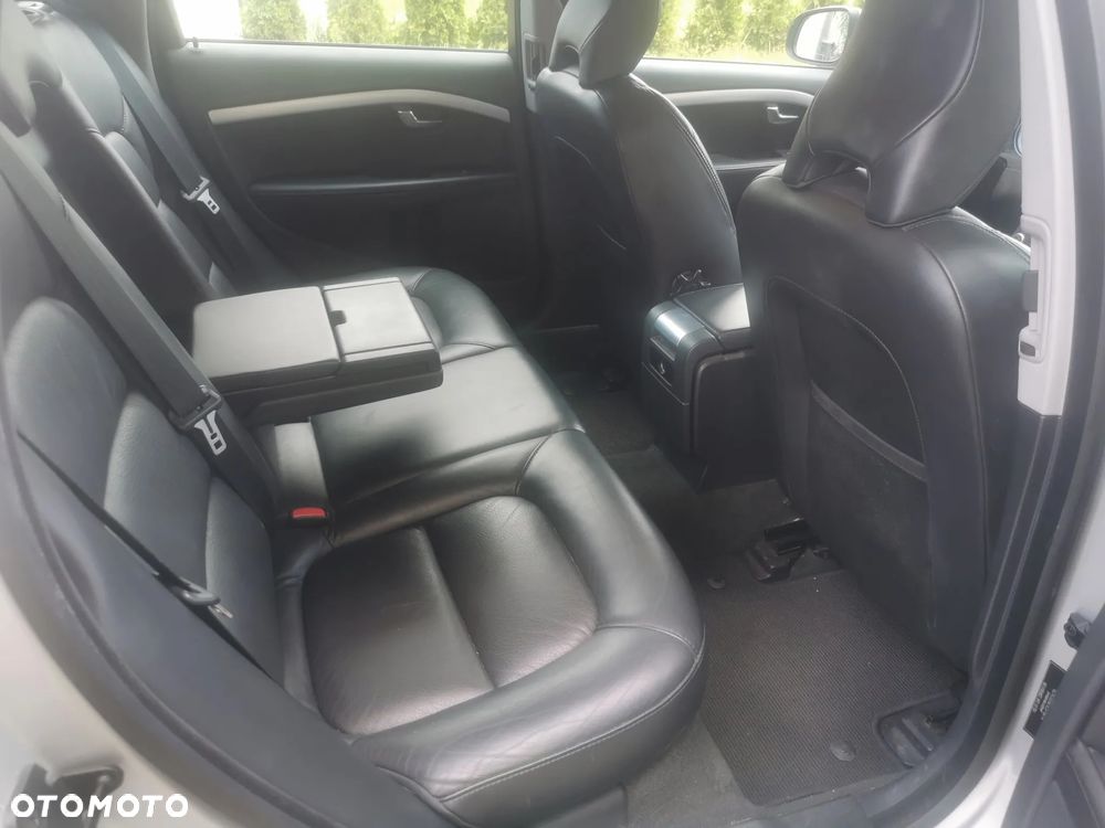 Volvo V70 D3 R-Design - 12