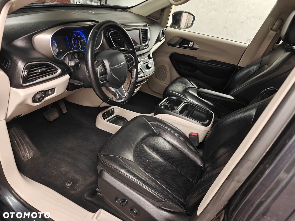 Chrysler Pacifica - 9
