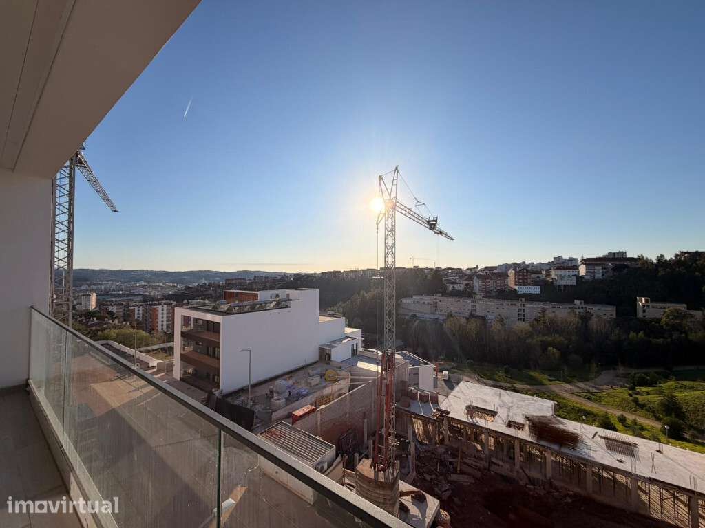 Apartameto T4 Duplex com  garagem em zona da Solum - Grande imagem: 2/13