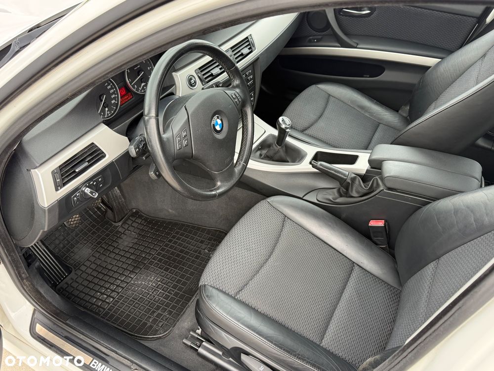 BMW Seria 3 318i Edition Lifestyle - 14