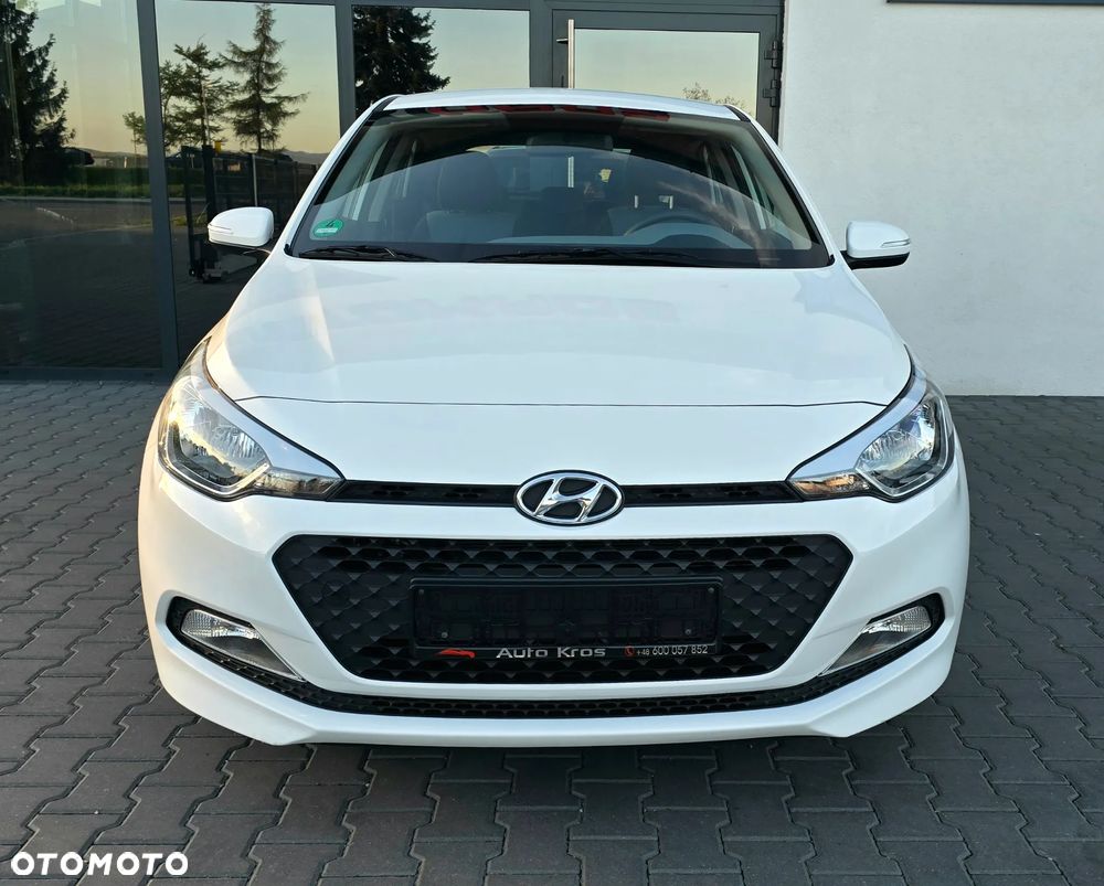Hyundai i20 blue 1.2 - 8