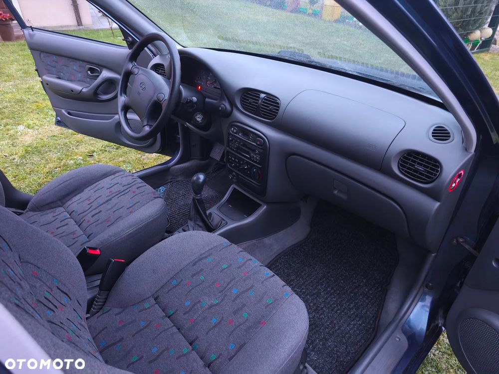 Hyundai Accent 1.3 GLS - 22