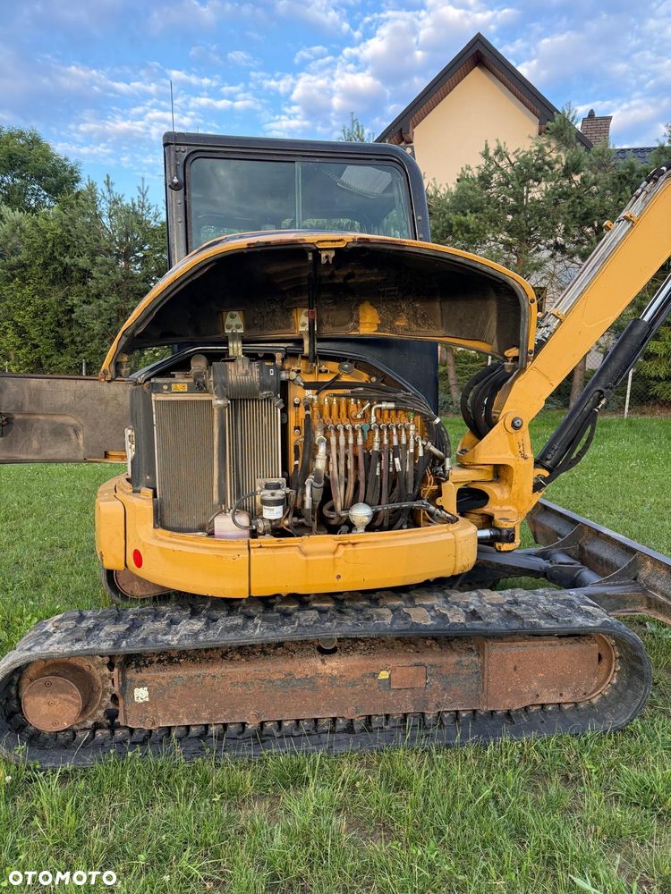 Caterpillar - 12