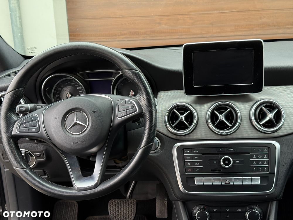 Mercedes-Benz CLA - 32