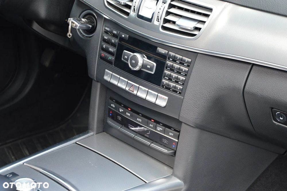 Mercedes-Benz Klasa E 200 7G-TRONIC Elegance - 30
