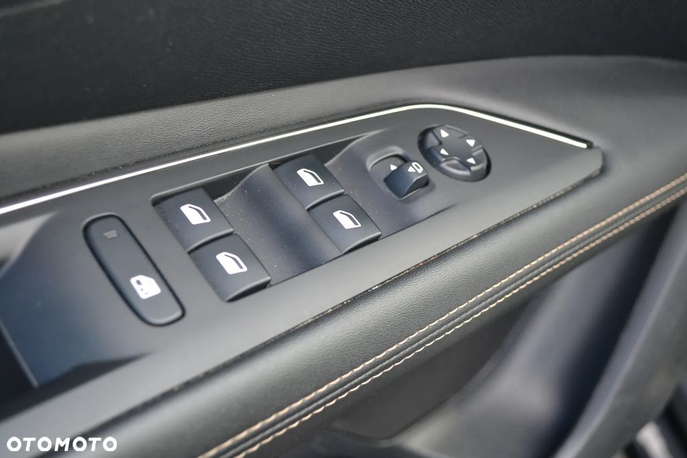 Peugeot 3008 1.6 PureTech GT S&S EAT8 - 23