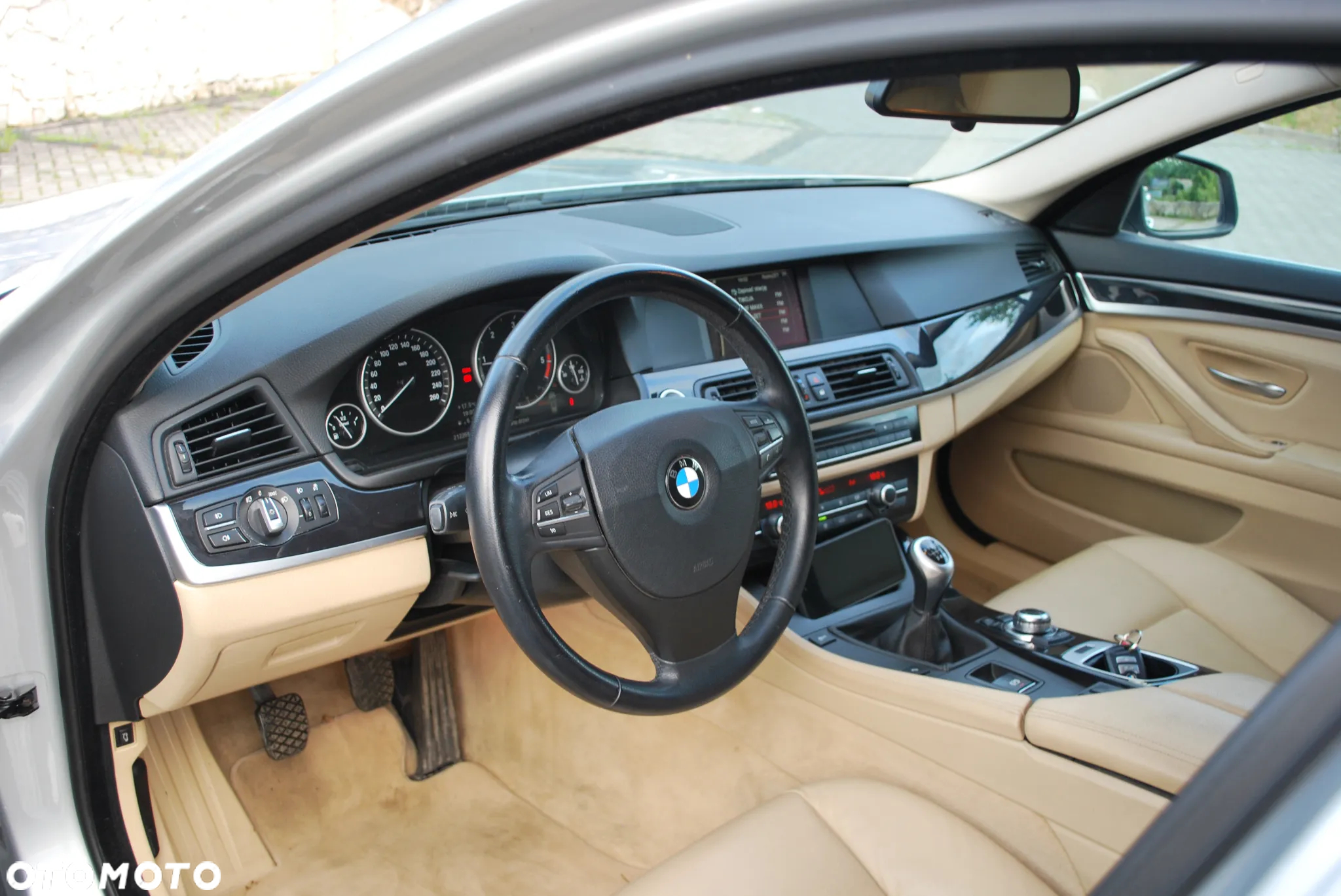 BMW Seria 5 520d - 13