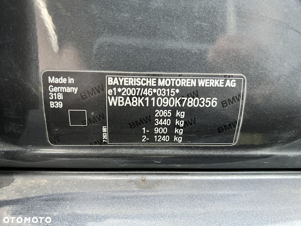 BMW Seria 3 318i Sport Line - 36