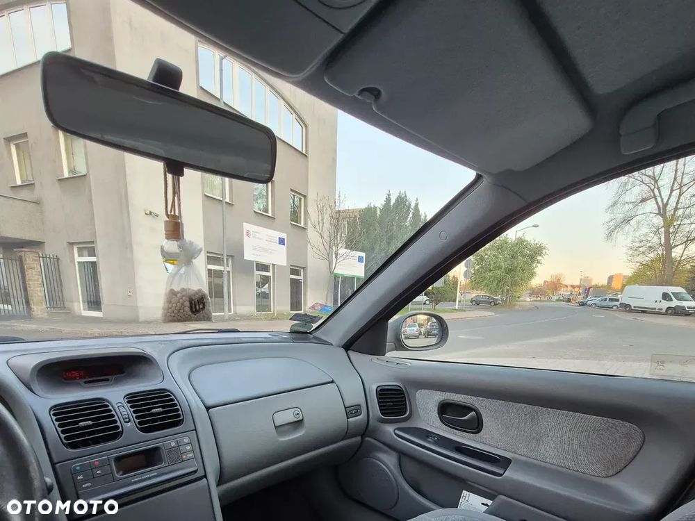 Renault Laguna 1.8 RXT - 10