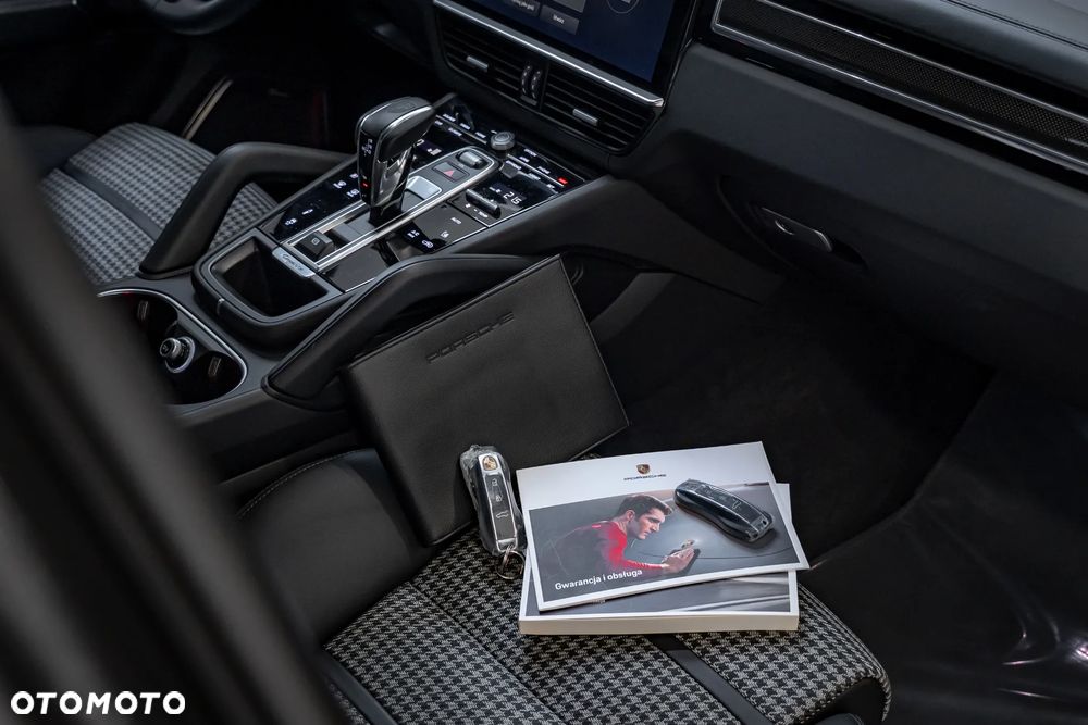 Porsche Cayenne - 40