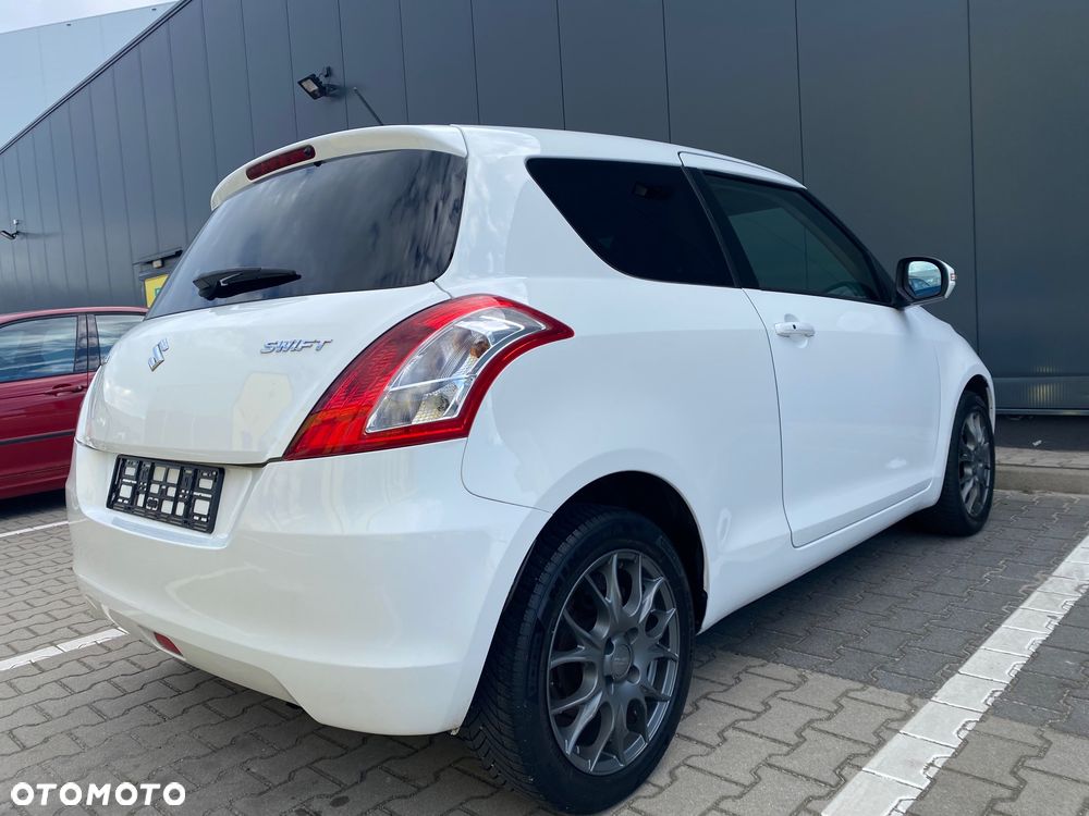 Suzuki Swift 1.2 Premium - 4