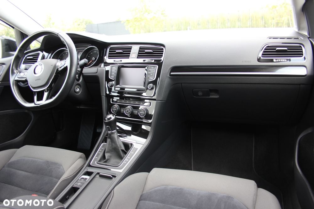 Volkswagen Golf - 17