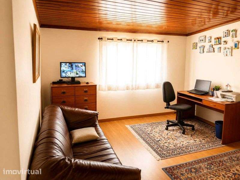 Moradia isolada com dois pisos em terreno 528m2 - Grande imagem: 5/12