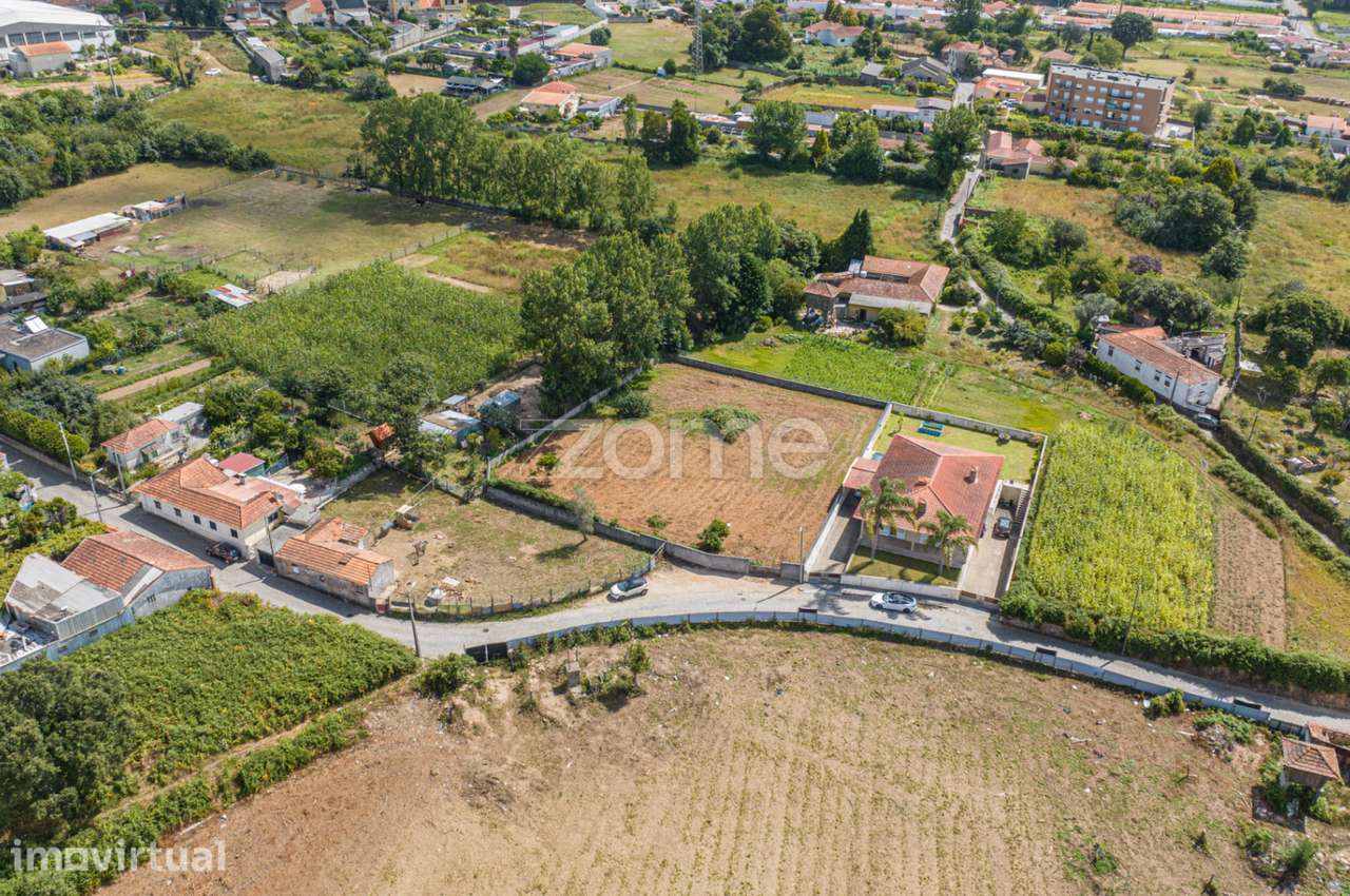 Terreno urbanizável com 1587m2 em Grijó, V.N Gaia - Grande imagem: 3/18