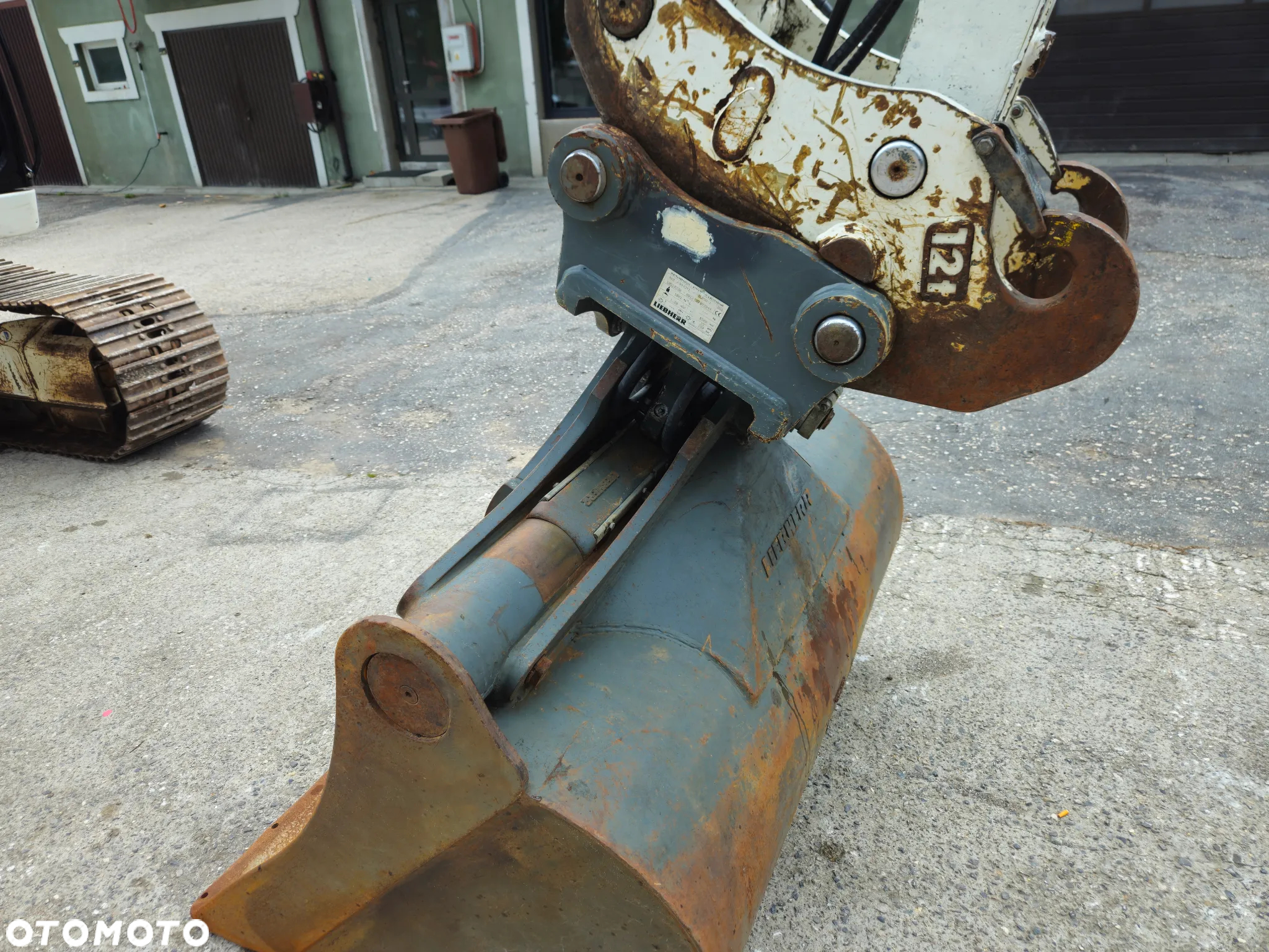 Liebherr R 906 - 24