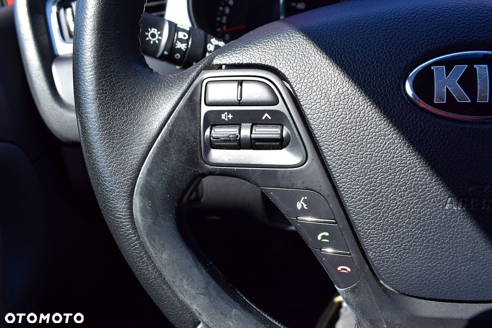 Kia Ceed - 9