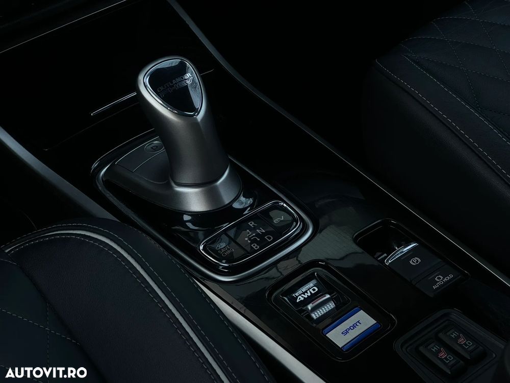 Mitsubishi Outlander 2.4 4WD Plus - 20