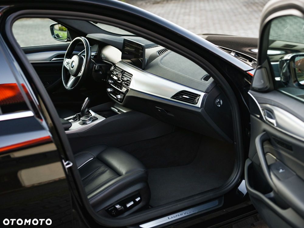 BMW Seria 5 520d M Sport Edition - 12